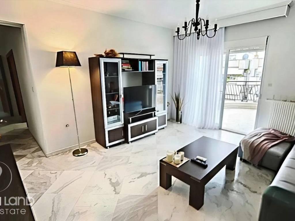 Forumland Real Estate, Σαλόνι