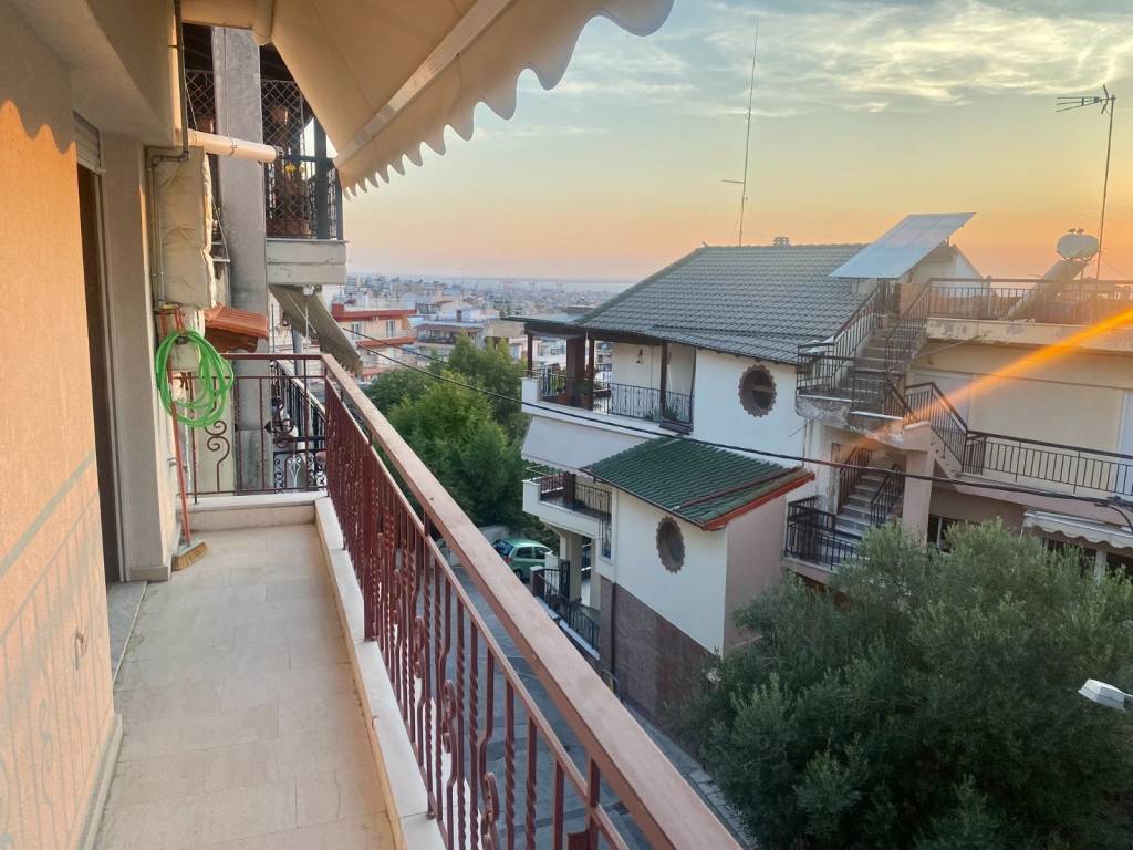 Μπαλκόνι σαλονοκουζίνας