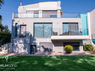 Forumland Real Estate, Εξωτερική Όψη