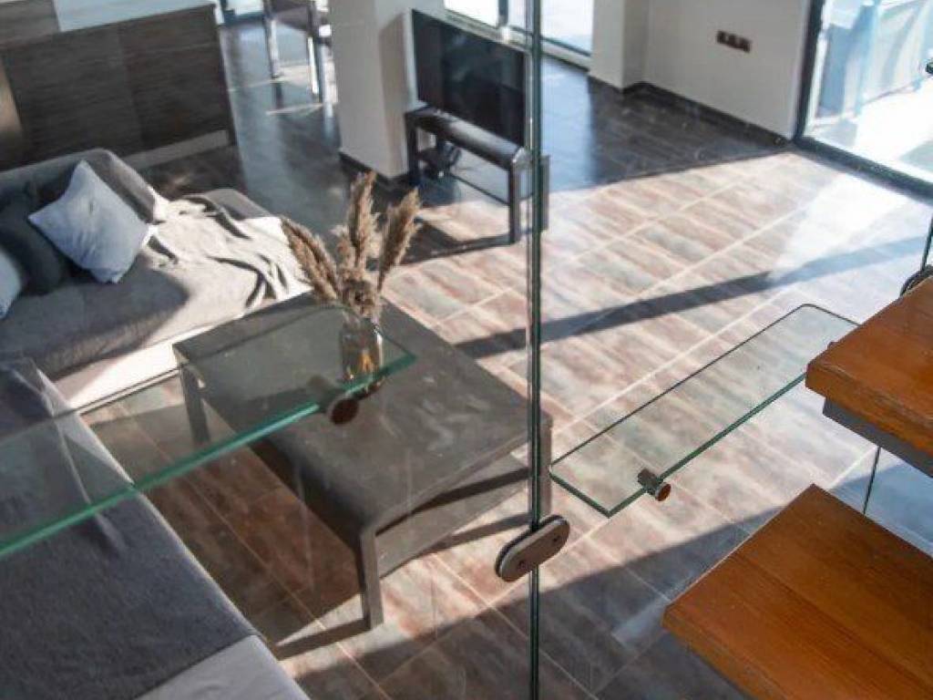 Forumland Real Estate, Σαλόνι