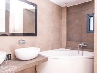 Forumland Real Estate, Μπάνιο