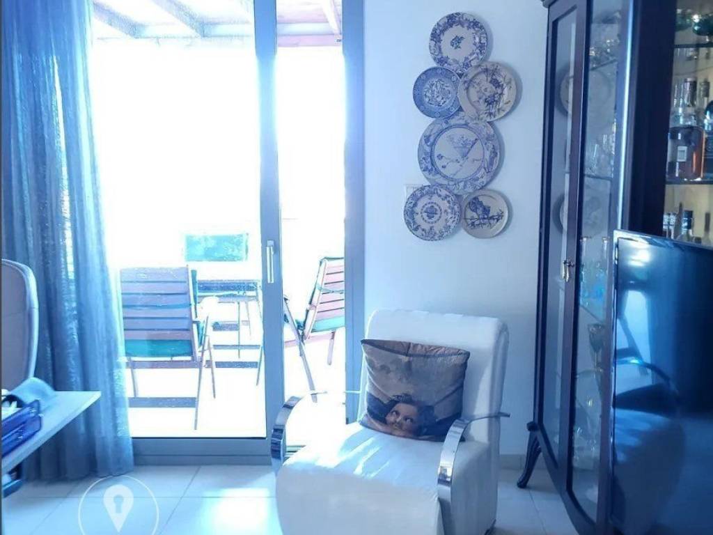 Forumland Real Estate, Σαλόνι