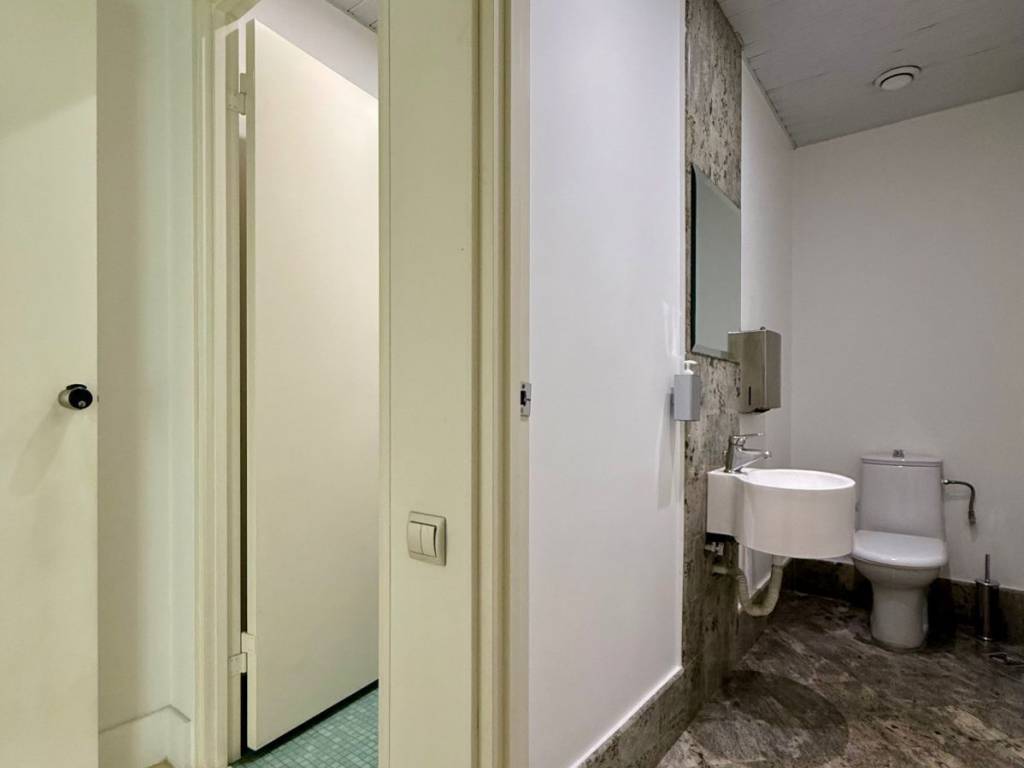 erithros_commercial_office_for_rent