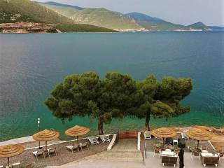 ME YPEROCHE THEA STE THALASSA