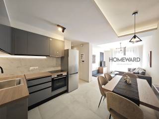 Eniaios choros me ten koyzina ten trapezaria kai to kathistiko