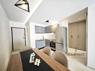 Eisodos Koyzina trapezaria. Epipleon ntoylapa ston diadromo