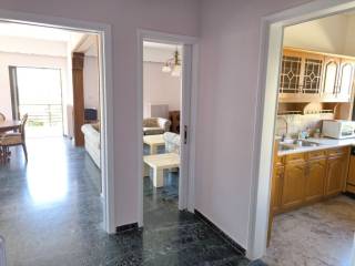 ΕΙΣΟΔΟΣ-  ΣΑΛΟΝΟΤΡΑΠΕΖΑΡΙΑ - ΚΟΥΖΙΝΑ