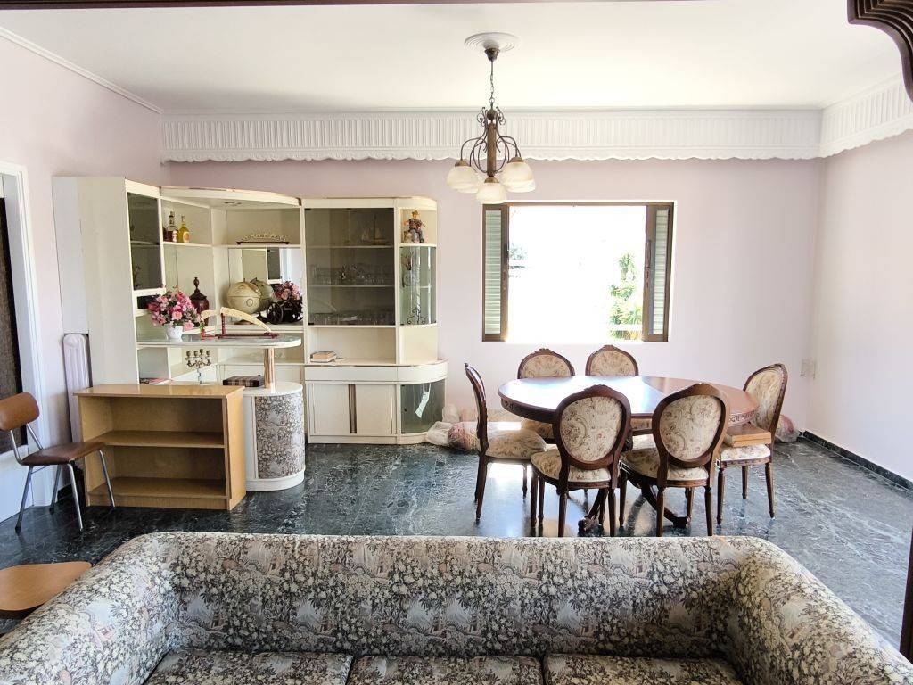 ΣΑΛΟΝΟΤΡΑΠΕΖΑΡΙΑ