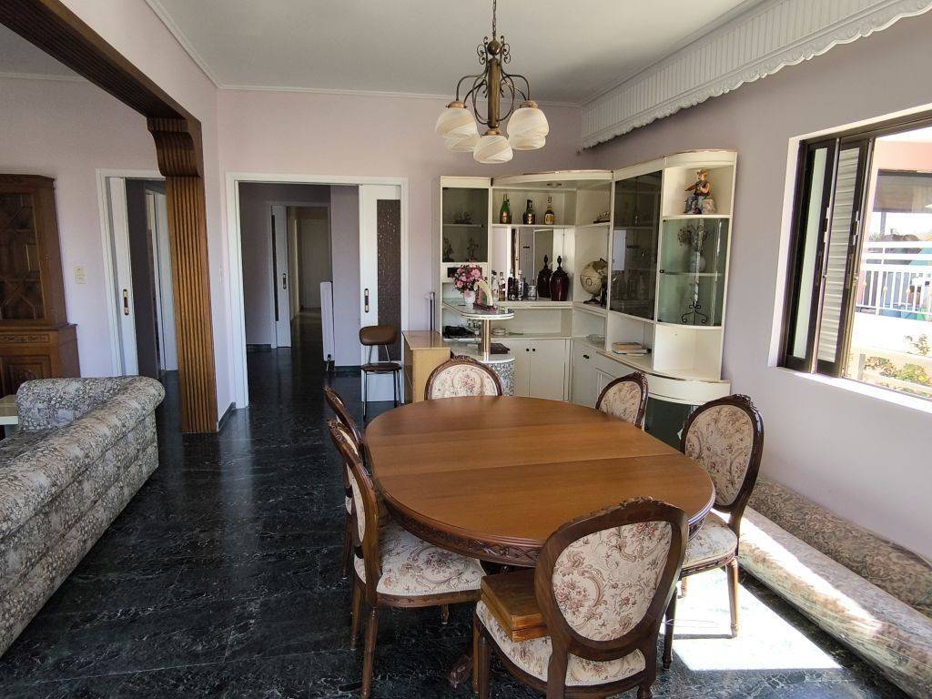 ΣΑΛΟΝΟΤΡΑΠΕΖΑΡΙΑ