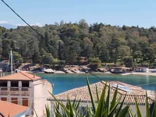 ME THEA STE THALASSA