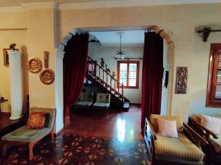 SALONI-CHOL KAI SKALA GIA TON 1o OROPHO