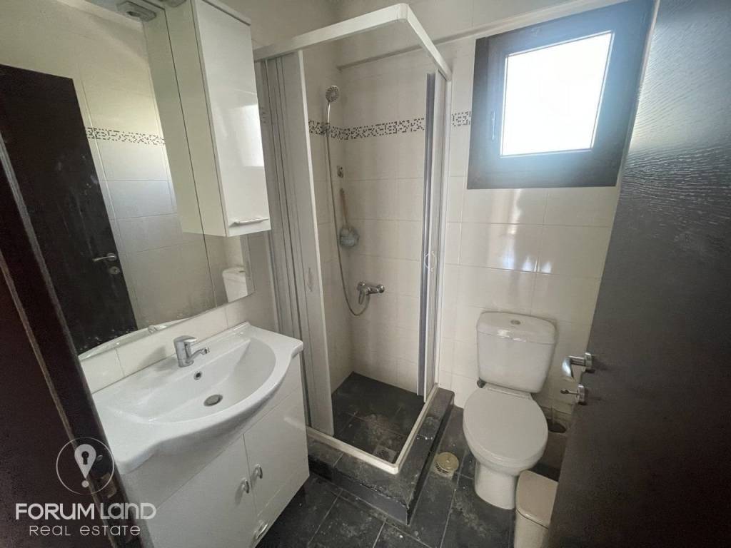 Forumland Real Estate, Μπάνιο