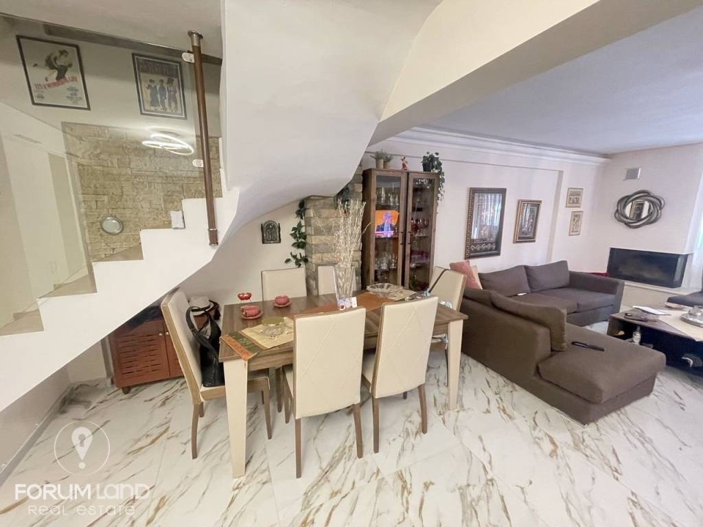 Forumland Real Estate, Σαλόνι με τζάκι