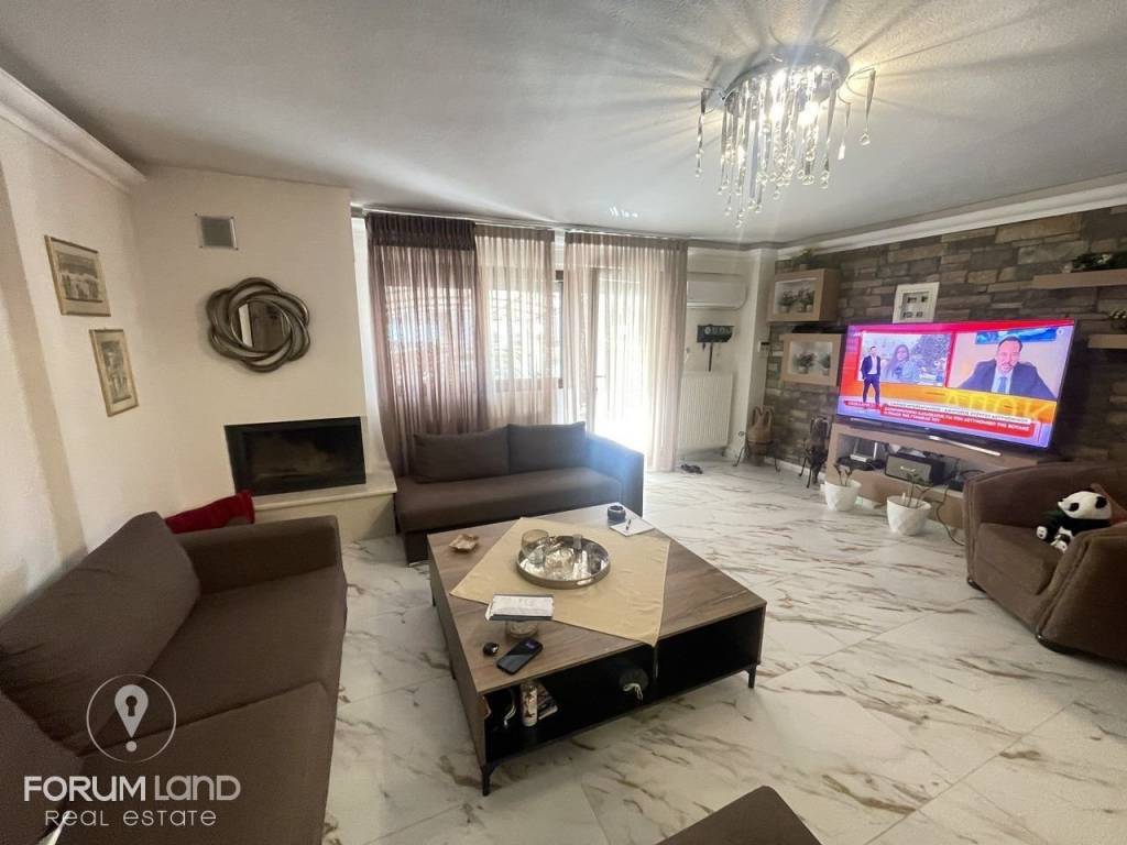 Forumland Real Estate, Σαλόνι με τζάκι