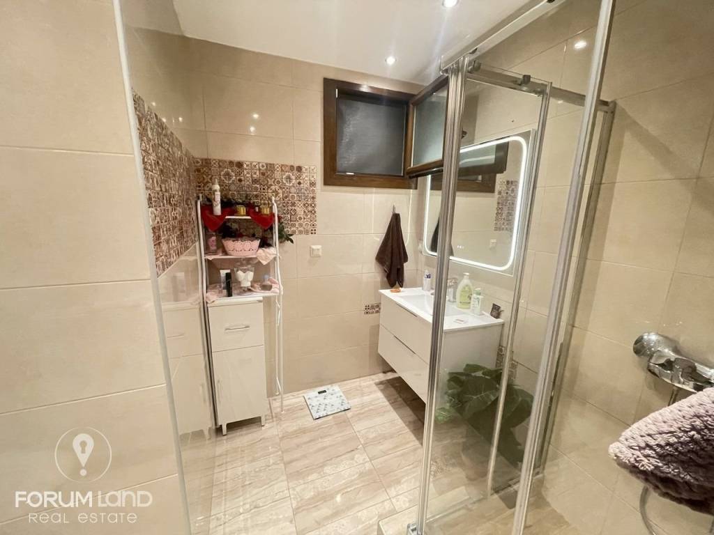 Forumland Real Estate, Μπάνιο