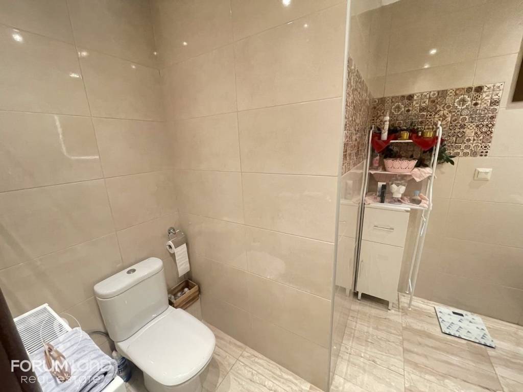 Forumland Real Estate, Μπάνιο