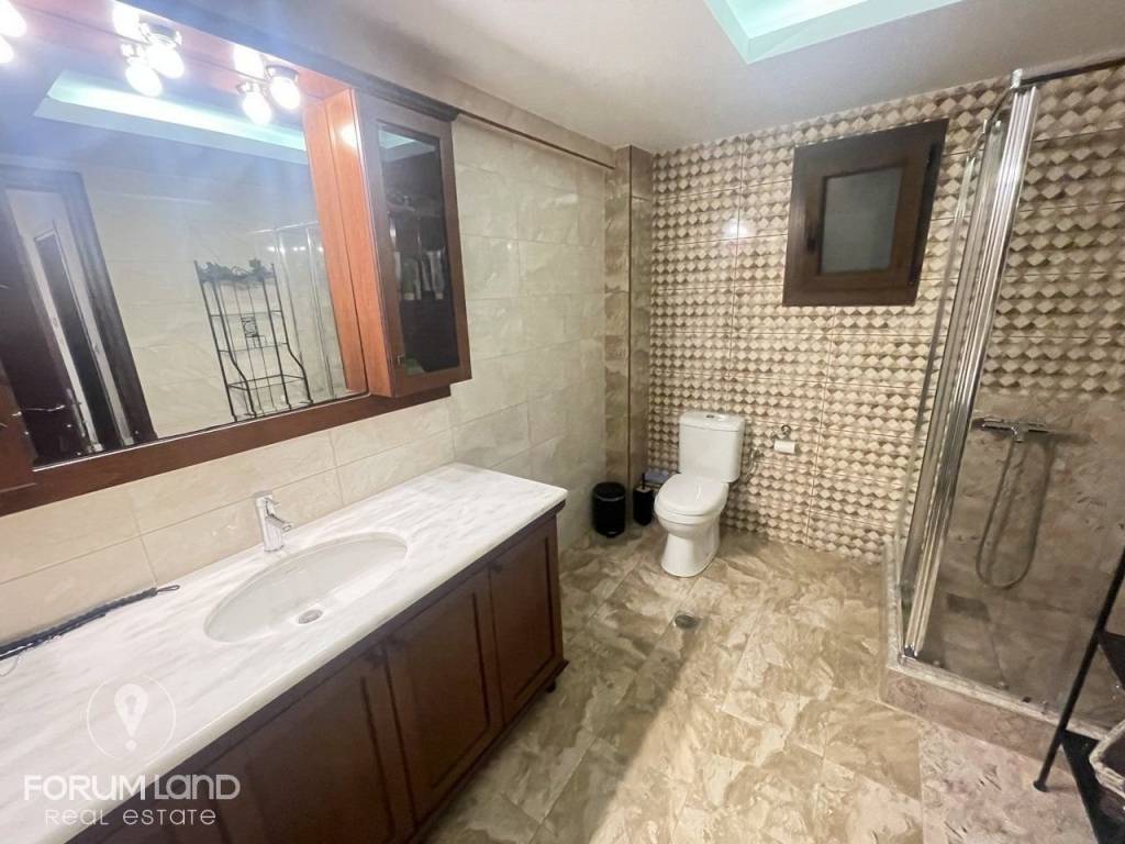 Forumland Real Estate, Μπάνιο