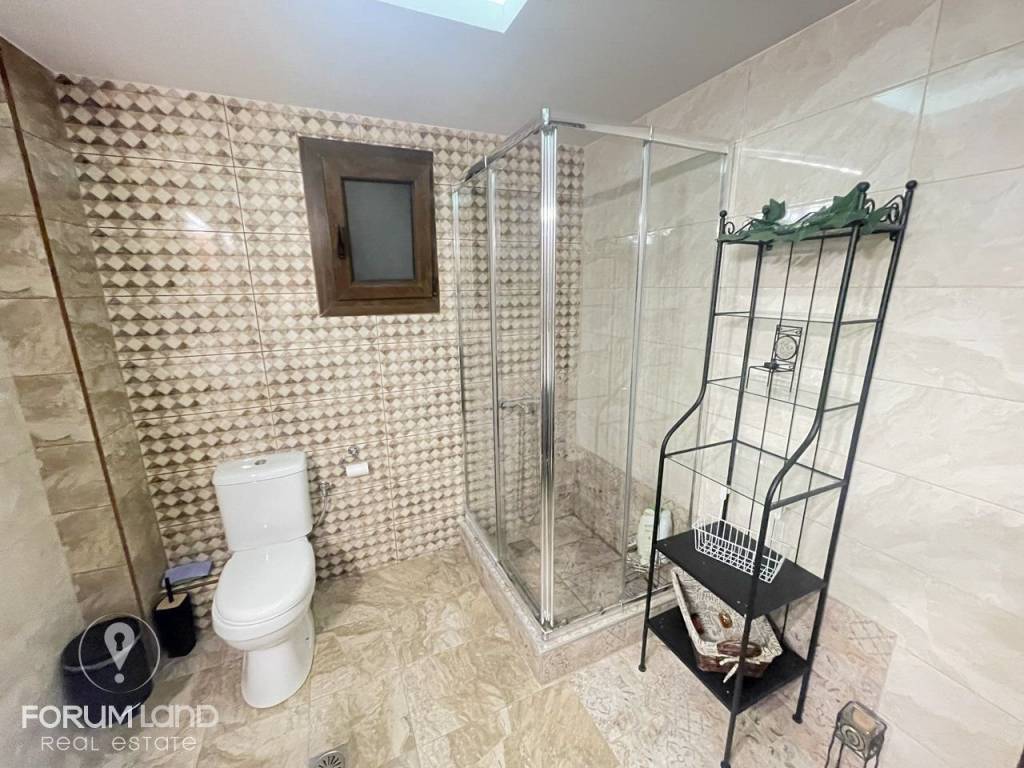 Forumland Real Estate, Μπάνιο