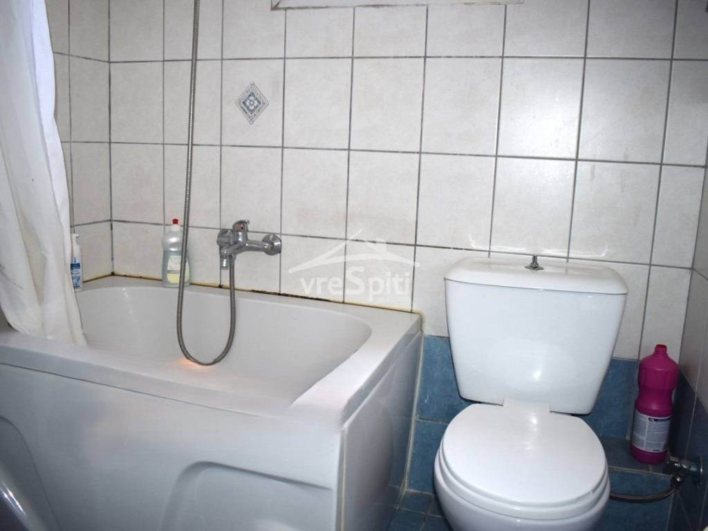 ΜΠΑΝΙΟ ΕΠΑΝΩ ΕΠΙΠΕΔΟΥ