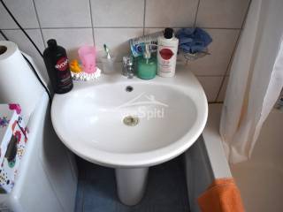 ΜΠΑΝΙΟ ΕΠΑΝΩ ΕΠΙΠΕΔΟΥ