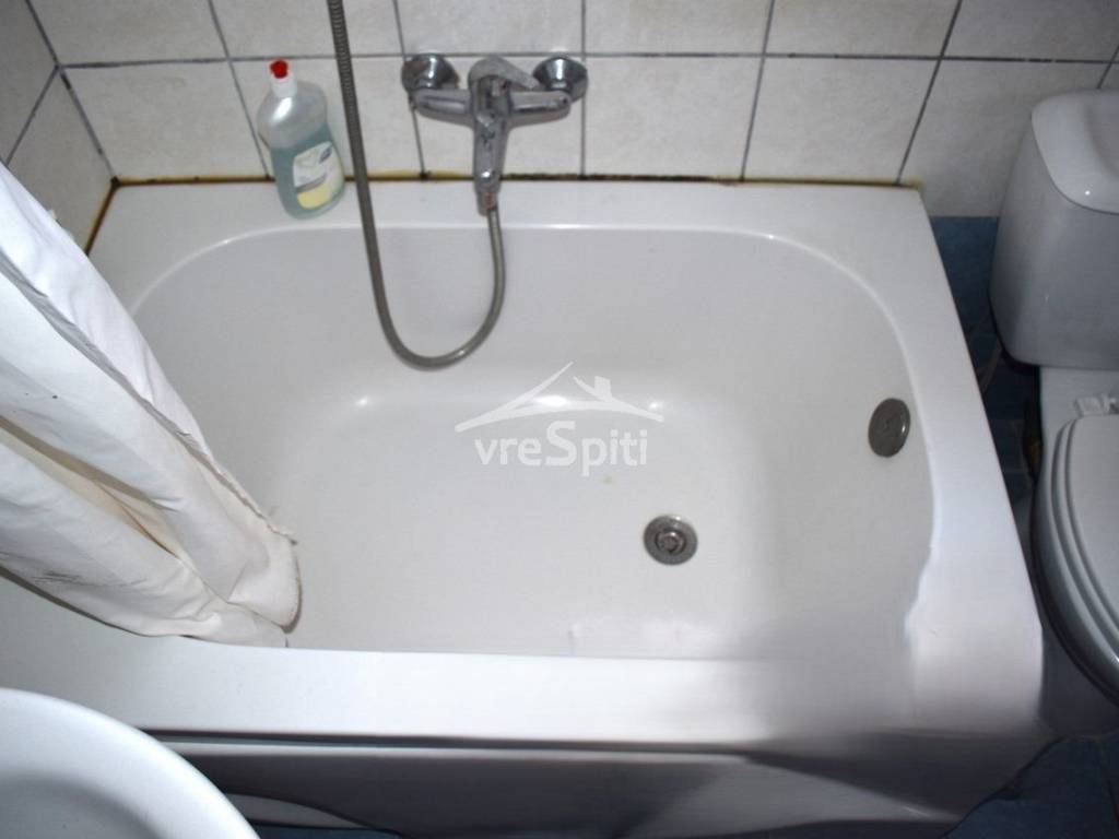 ΜΠΑΝΙΟ ΕΠΑΝΩ ΕΠΙΠΕΔΟΥ