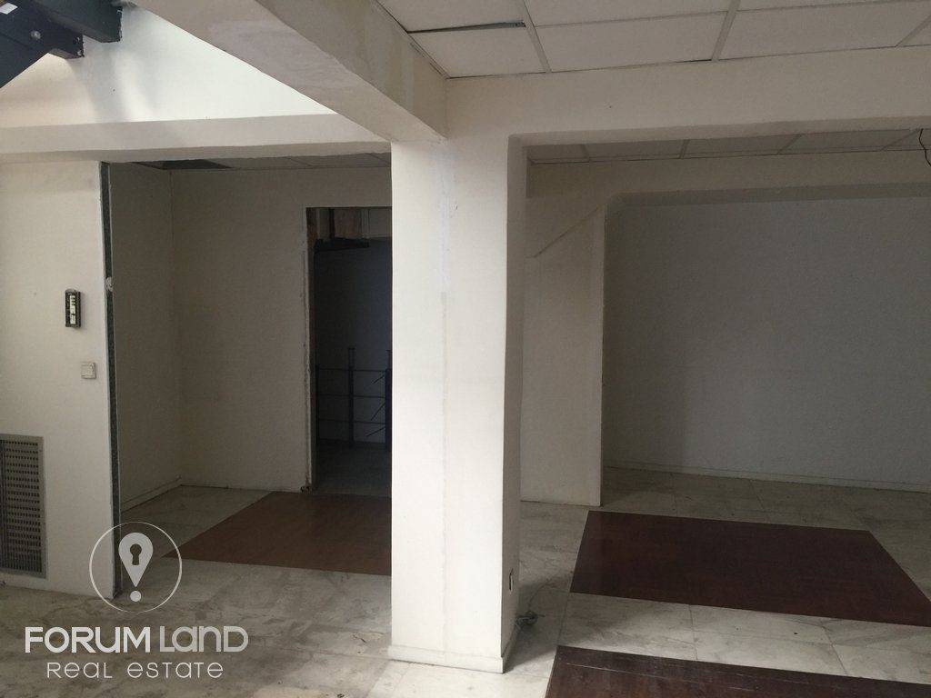 Forumland Real Estate, Ypogeio