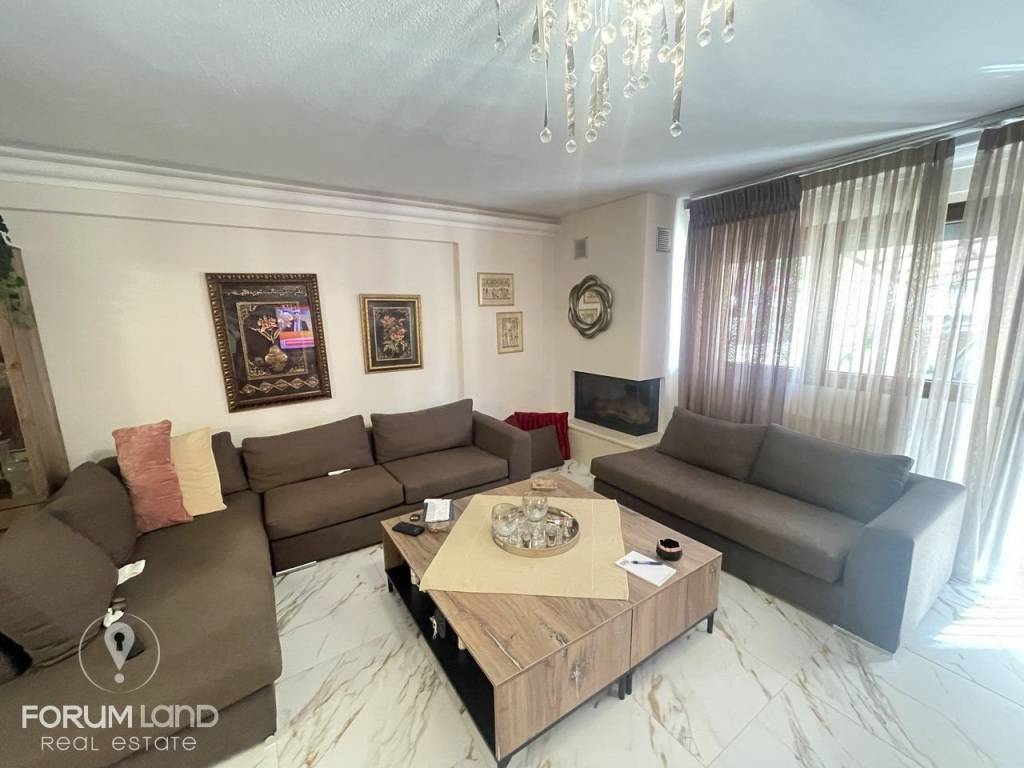 Forumland Real Estate, Σαλόνι με τζάκι