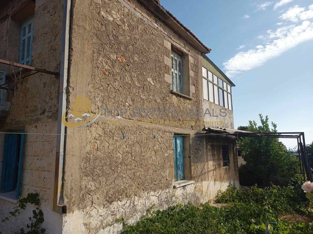 Dexia pleyra petrines monokatoikias - kepos