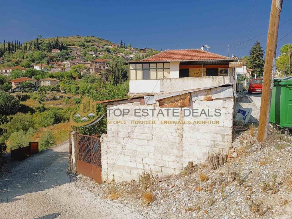 Diakrinetai e oikia- e porta gkaraz -oi mprostines apothekes-