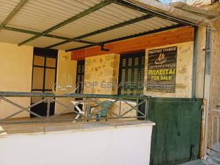 porta apo to mpalkoni 1oy orophoy pros ton dromo