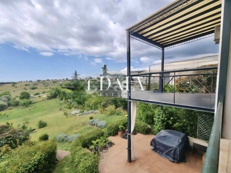 Θέα από μπαλκόνι