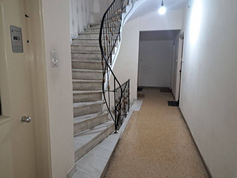 Μπαλκόνι,diamerisma-goudi-70tm--nosileutiki-sxoli-ependytiko