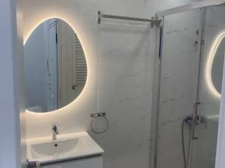 Forumland Real Estate, Μπάνιο με ντουζιέρα