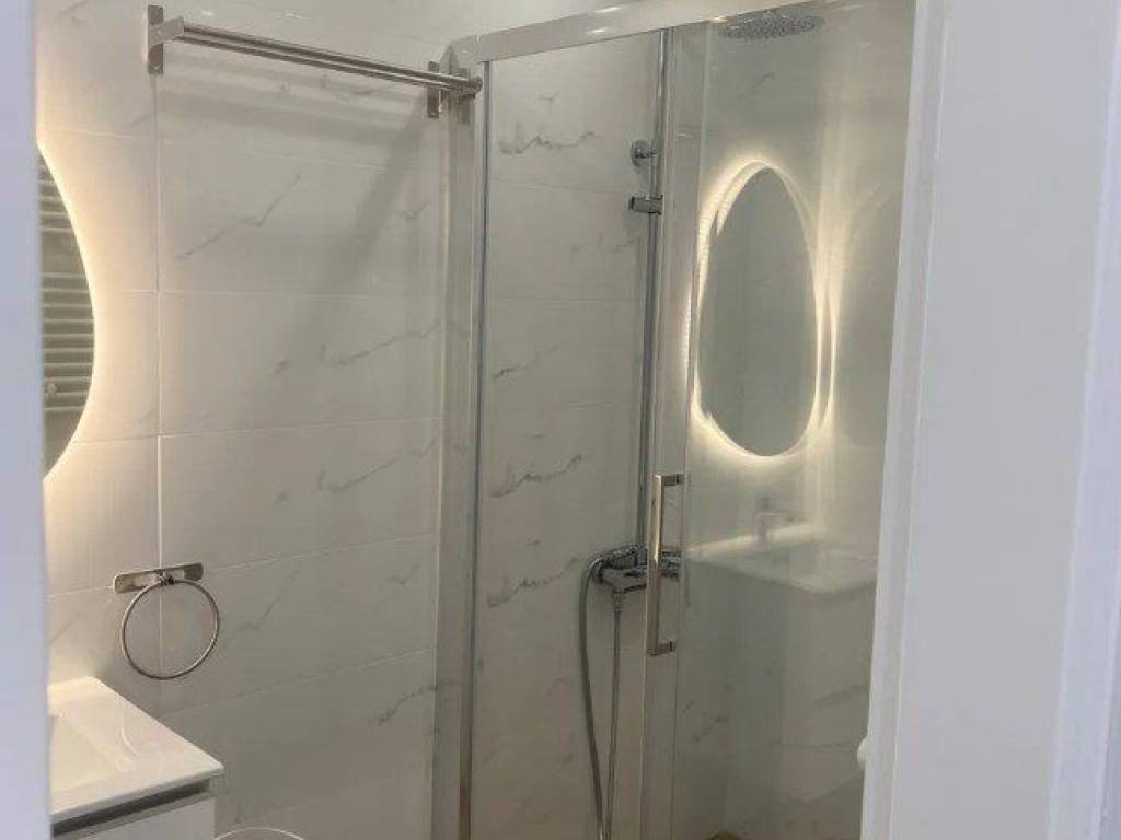 Forumland Real Estate, Μπάνιο με ντουζιέρα