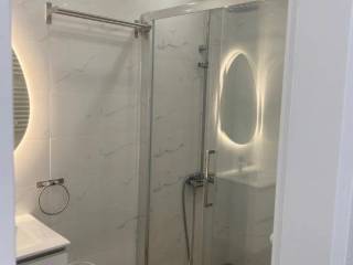 Forumland Real Estate, Μπάνιο με ντουζιέρα