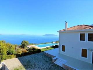 Unique, Tuscan-style two-level villa,