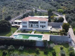 Unique, Tuscan-style two-level villa,