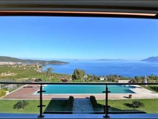 Unique, Tuscan-style two-level villa,