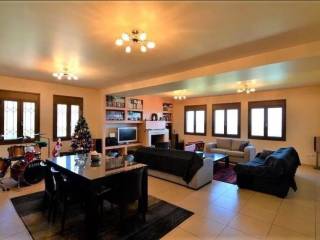 Unique, Tuscan-style two-level villa,