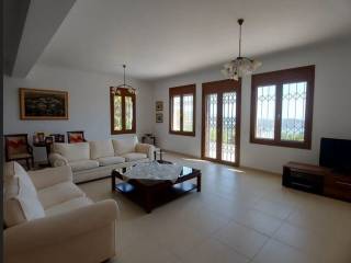 Unique, Tuscan-style two-level villa,