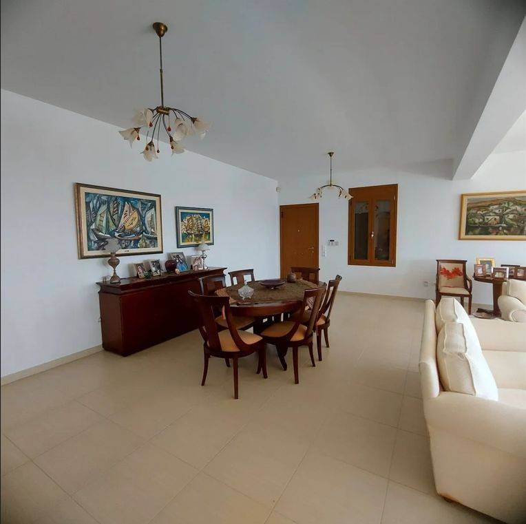 Unique, Tuscan-style two-level villa,