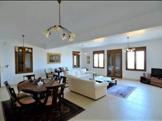 Unique, Tuscan-style two-level villa,