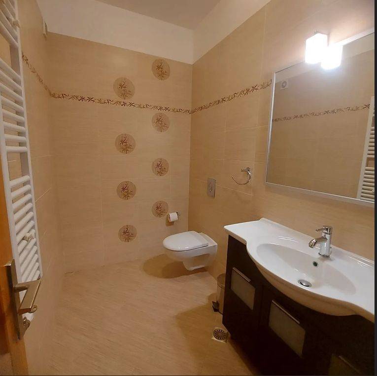 Unique, Tuscan-style two-level villa,