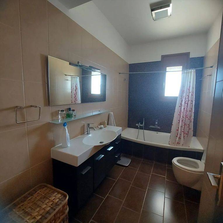 Unique, Tuscan-style two-level villa,