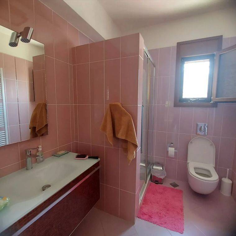 Unique, Tuscan-style two-level villa,