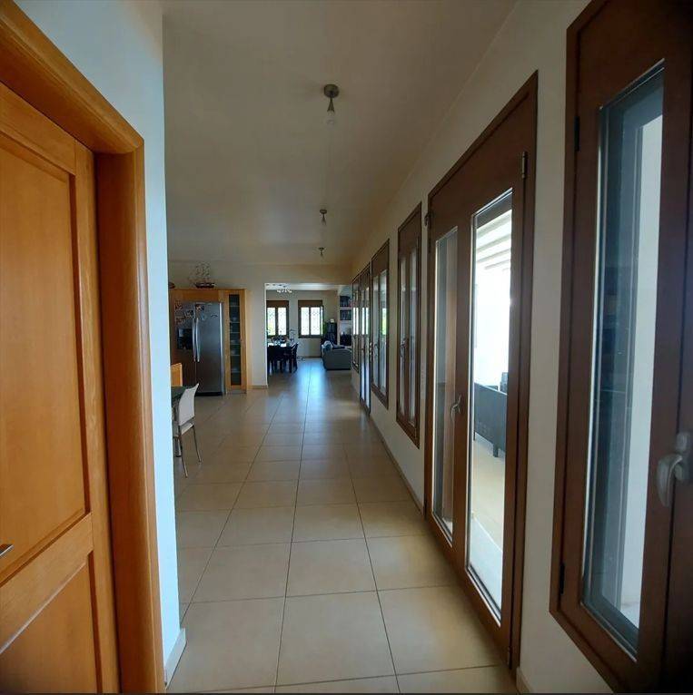 Unique, Tuscan-style two-level villa,