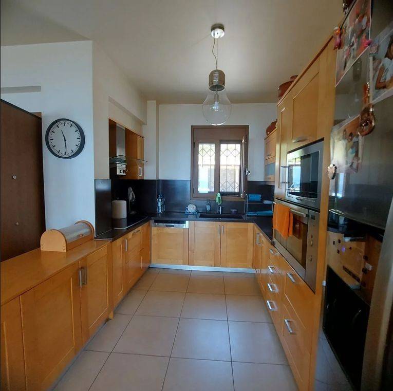 Unique, Tuscan-style two-level villa,