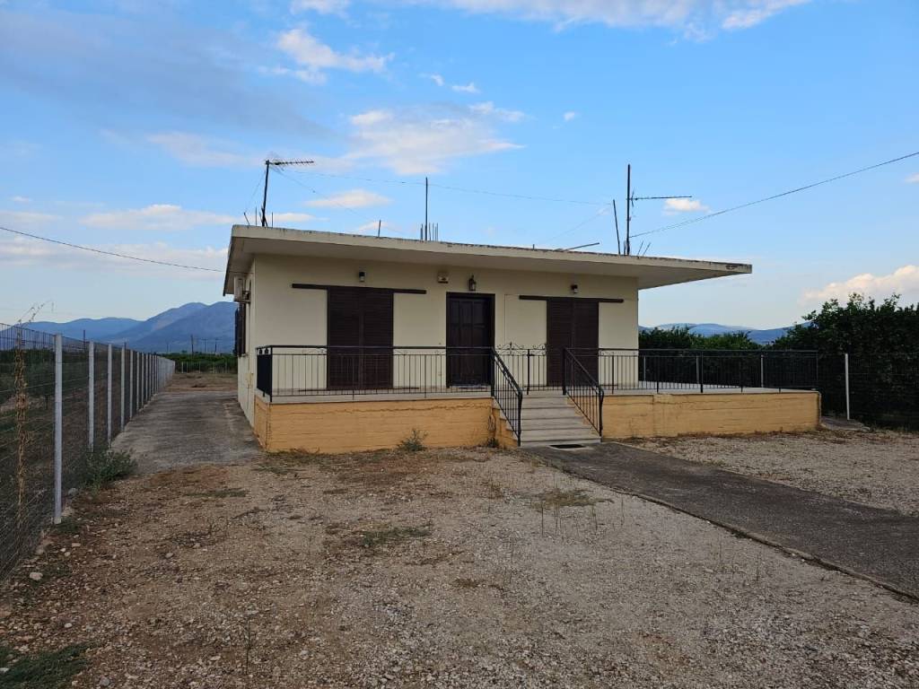 Detached house 100 sq.m. on a plot of 1,670 sq.m.