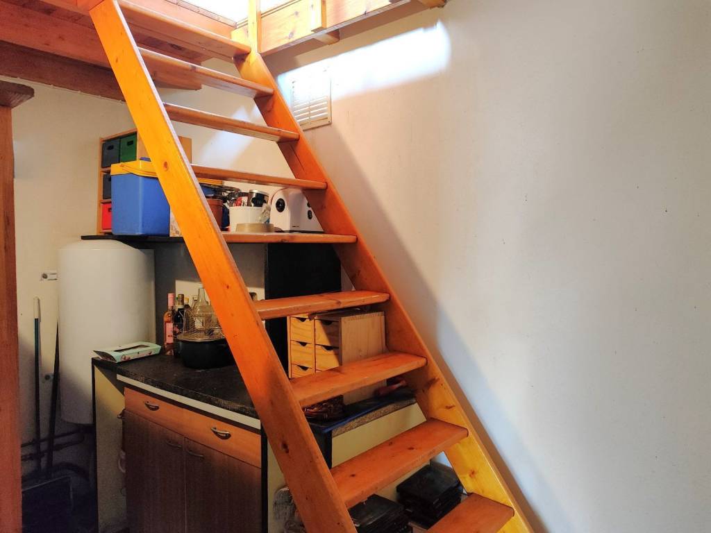 APOTHEKEYTIKOS CHOROS KAI E SKALA GIA TE SOPHITA