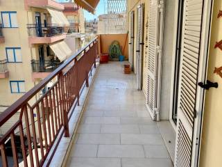 Μπαλκόνι σαλονοκουζίνας